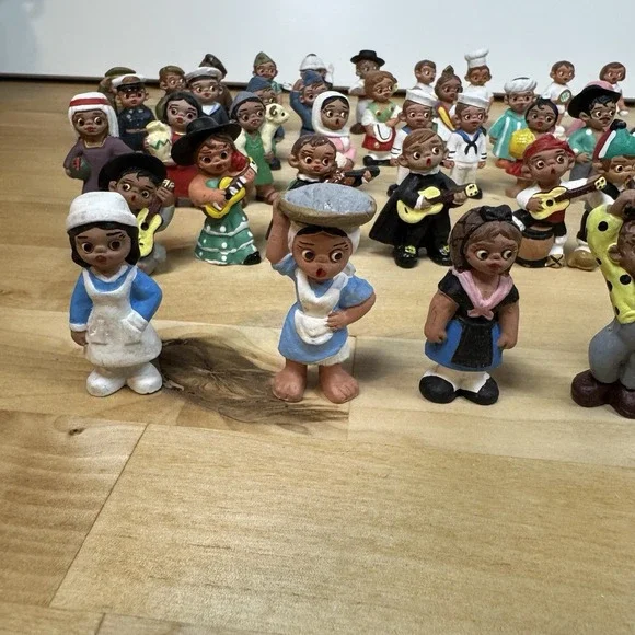 Vintage Spanish Terra Cotta Miniature Mud People  Lot of 65 - Picture 3 of 16